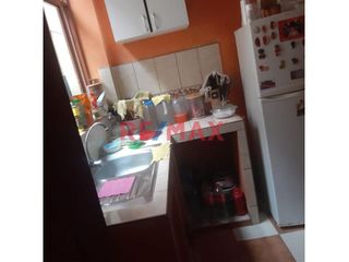 Foto 2 de Casa Con Local Comercial En Primer Piso