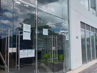 Foto 6 de Area alquila, local comercial, para estrenar en el Edificio PTC frente a Santa Gracia