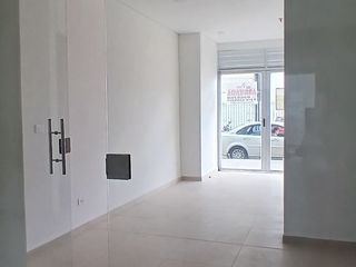 Foto 7 de Area alquila, local comercial, para estrenar en el Edificio PTC frente a Santa Gracia
