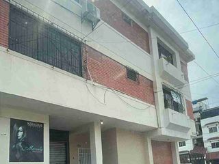 Foto 1 de VENDO OFICINA  PLANTA BAJA  REMODELADA EN KENNEDY NUEVA
