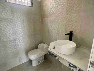 Foto 8 de VENDO OFICINA  PLANTA BAJA  REMODELADA EN KENNEDY NUEVA