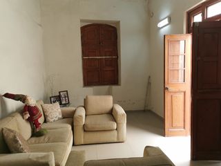 Foto 1 de Chiclayo: Venta Casa Cerca a La Plaza de Armas, 2 Calles.