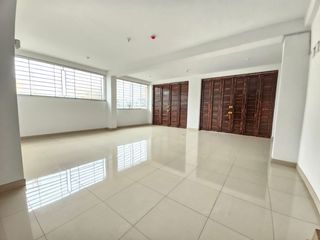 Foto 2 de 📍 Local Comercial de 140 m² en Alquiler | Alto Tránsito y Gran Oportunidad