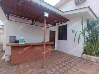 Foto 8 de ALQUILO Casa amplia con otra casa atrás en medio piscina