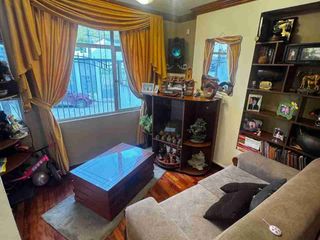 Foto 2 de VENTA DE CASA TRES PISOS + 1 MINI DEPARTAMENTO EN LOS MOLINOS, SECTOR JIPIRO (COMPLEJO FERIAL) LOJA