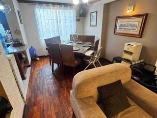 Foto 3 de VENTA DE CASA TRES PISOS + 1 MINI DEPARTAMENTO EN LOS MOLINOS, SECTOR JIPIRO (COMPLEJO FERIAL) LOJA