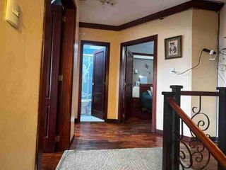 Foto 7 de VENTA DE CASA TRES PISOS + 1 MINI DEPARTAMENTO EN LOS MOLINOS, SECTOR JIPIRO (COMPLEJO FERIAL) LOJA