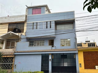 Foto 1 de VENDO CASA FRENTE AL MALLPLAZA COMAS