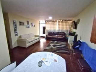 Foto 3 de LINCE - Departamento 1er. Piso en zona comercial de 2 Dorm + Cocina Separada + Patio