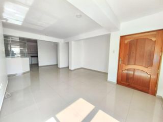 Foto 2 de Se Alquila Departamento Amplio y Moderno en La Urb. El Harás de Ica