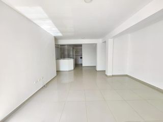 Foto 4 de Se Alquila Departamento Amplio y Moderno en La Urb. El Harás de Ica