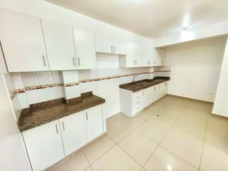 Foto 5 de Se Alquila Departamento Amplio y Moderno en La Urb. El Harás de Ica