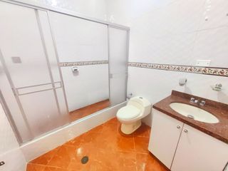 Foto 18 de Se Alquila Amplio Departamento en Primer Piso en La Urb. El Harás de Ica