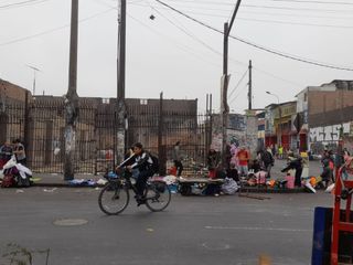 Foto 5 de SE VENDE TERRENO COMERCIAL FRENTE A LA ESTACION GRAU CERCADO DE LIMA