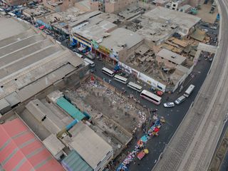 Foto 8 de SE VENDE TERRENO COMERCIAL FRENTE A LA ESTACION GRAU CERCADO DE LIMA