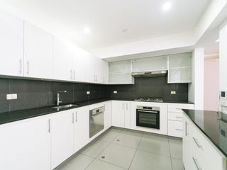Foto 12 de OCASION, VENDO LINDO DEPARTAMENTO EN SURCO_ALONSO DE LA MOLINA