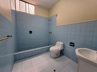 Foto 8 de Venta de 2 Casas + 2 Locales en Urb. El Pinar, Etapa 1 - Comas