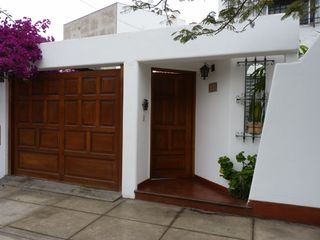 Foto 2 de ALQUILER CASA FRENTE AL PARQUE EXCLUSIVA ZONA DE SURCO CERCA A BARRANCO Y MIRAFLORES. EL CORTIJO