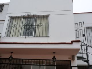 Foto 35 de ALQUILER CASA FRENTE AL PARQUE EXCLUSIVA ZONA DE SURCO CERCA A BARRANCO Y MIRAFLORES. EL CORTIJO