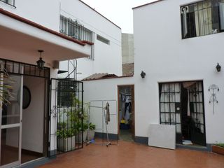 Foto 36 de ALQUILER CASA FRENTE AL PARQUE EXCLUSIVA ZONA DE SURCO CERCA A BARRANCO Y MIRAFLORES. EL CORTIJO