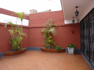 Foto 33 de ALQUILER CASA FRENTE AL PARQUE EXCLUSIVA ZONA DE SURCO CERCA A BARRANCO Y MIRAFLORES. EL CORTIJO