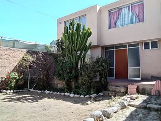 Foto 2 de Se Vende Amplia Casa A Precio De Terreno En Zamácola!!