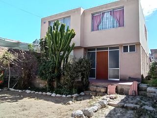 Foto 1 de Se Vende Amplia Casa A Precio De Terreno En Zamácola!!