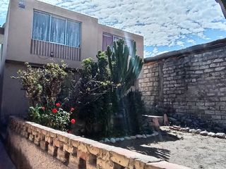 Foto 5 de Se Vende Amplia Casa A Precio De Terreno En Zamácola!!