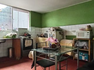 Foto 13 de Se Vende Amplia Casa A Precio De Terreno En Zamácola!!