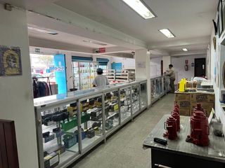Foto 3 de VENTA DE LOCAL COMERCIAL DE 3 PISOS  EN LA AV. IQUITOS