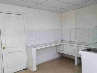 Foto 12 de Casa de venta en Pomasqui, a una cuadra del parque central, con locales comerciales