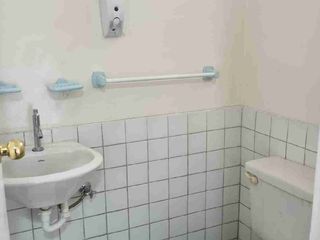 Foto 17 de Casa de venta en Pomasqui, a una cuadra del parque central, con locales comerciales