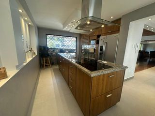 Foto 6 de SE  RENTA CASA DE LUJO EN MONTESERRÍN  Exclusiva Casa en Campo Alegre – Monteserrín, Quito  📍 Ubicación privilegiada cerca de la Academia Coto