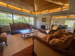 Foto 1 de SE  RENTA CASA DE LUJO EN MONTESERRÍN  Exclusiva Casa en Campo Alegre – Monteserrín, Quito  📍 Ubicación privilegiada cerca de la Academia Coto