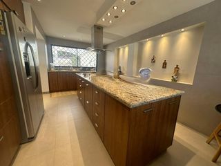 Foto 12 de SE  RENTA CASA DE LUJO EN MONTESERRÍN  Exclusiva Casa en Campo Alegre – Monteserrín, Quito  📍 Ubicación privilegiada cerca de la Academia Coto