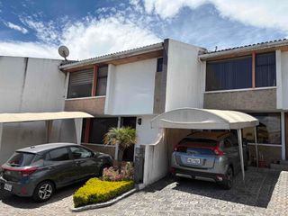 Foto 5 de de venta casa remodelada  dentro de conjunto porch con pérgola 3 habitaciones solo 2 pisos 2 parqueos guardias
