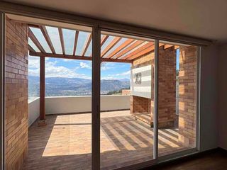 Foto 2 de Vendo ¡Venta de Departamento con Vista Panorámica - Loma de Monteserrín, Quito!