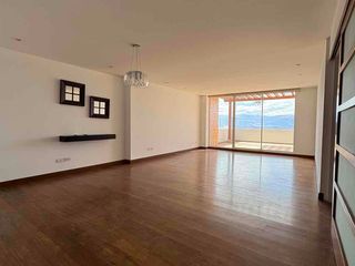 Foto 3 de Vendo ¡Venta de Departamento con Vista Panorámica - Loma de Monteserrín, Quito!
