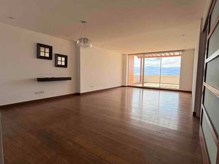 Foto 4 de Vendo ¡Venta de Departamento con Vista Panorámica - Loma de Monteserrín, Quito!
