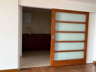Foto 5 de Vendo ¡Venta de Departamento con Vista Panorámica - Loma de Monteserrín, Quito!