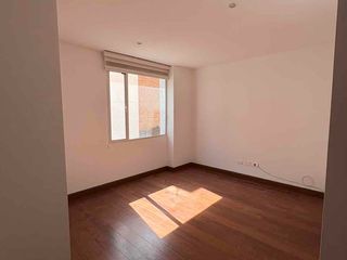 Foto 12 de Vendo ¡Venta de Departamento con Vista Panorámica - Loma de Monteserrín, Quito!