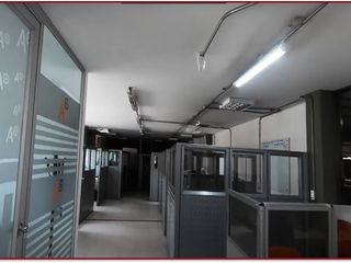 Foto 1 de Excelente edificio multiuso en vía principal de Montevideo de 3.100 M2