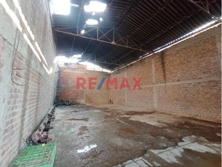 Foto 2 de Venta De Local Comercial En Av.Los Algarrobos 159.80M2//ID: 1145893