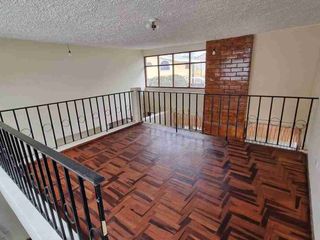 Foto 2 de Casa de arriendo en Pomasqui, a una cuadra del parque central, 2 garajes