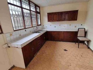 Foto 3 de Casa de arriendo en Pomasqui, a una cuadra del parque central, 2 garajes