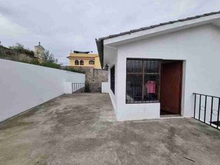 Foto 4 de Casa de arriendo en Pomasqui, a una cuadra del parque central, 2 garajes