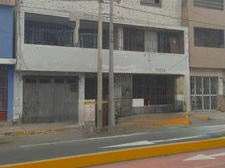 Foto 1 de VENTA DE CASA COMO TERRENO HUACHO IDEAL PARA INVERSION