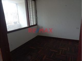 Foto 10 de VENTA DE CASA COMO TERRENO HUACHO IDEAL PARA INVERSION