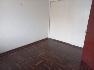 Foto 11 de VENTA DE CASA COMO TERRENO HUACHO IDEAL PARA INVERSION