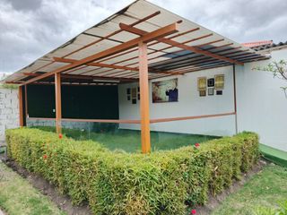Foto 3 de Terreno con espacios apergolados Ideal para tu próximo negocio gastronómico a media cuadra del parque central de Pujilí /25urb23.